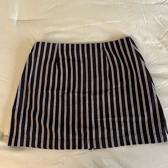 Ivy & Main Mini Skirt - Picture 2 of 4